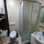 Lari Apartman *